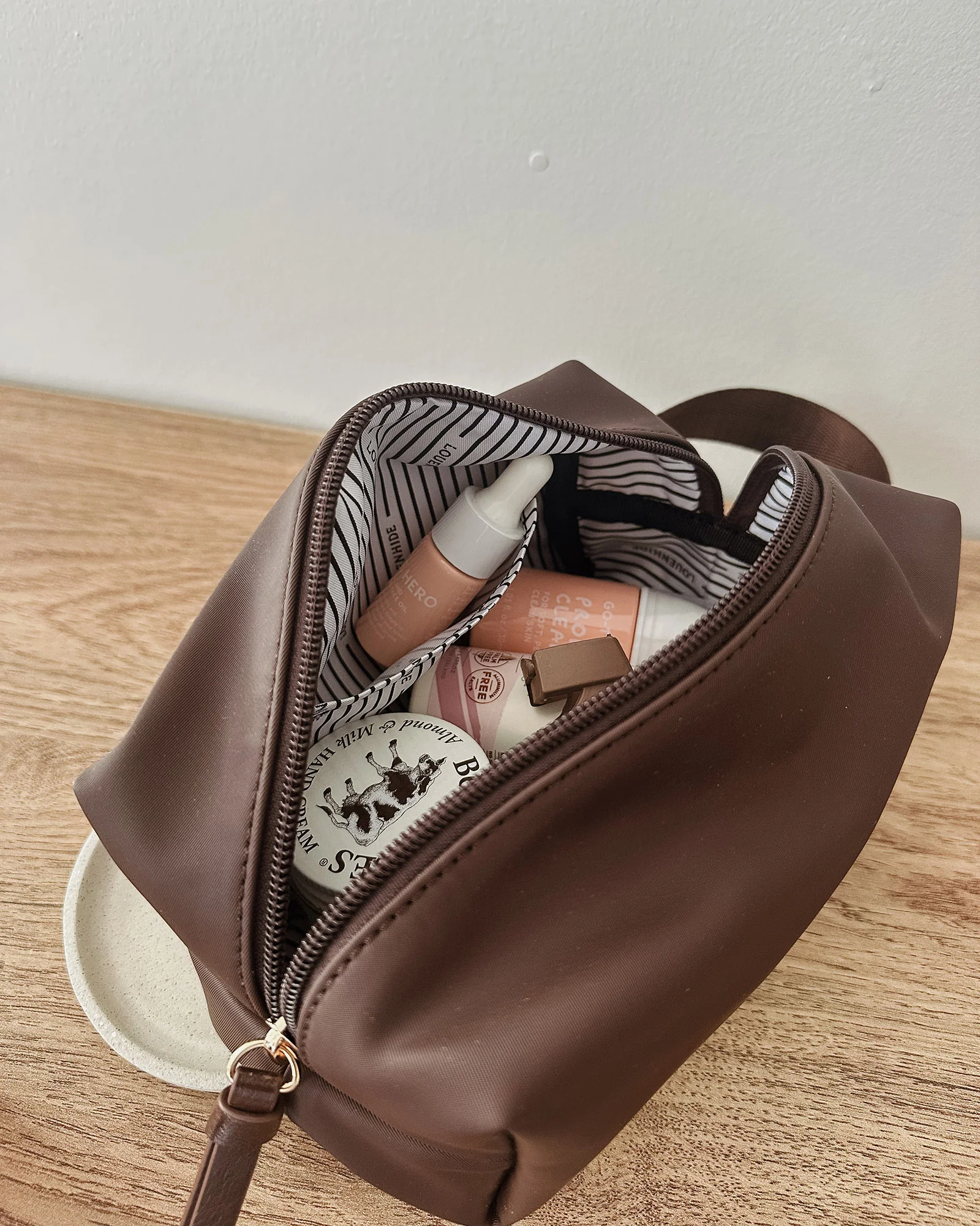 Xena Cosmetic Case - Chocolate - Image 7